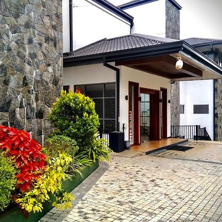 Riverbank Resort Gampola Exterior foto