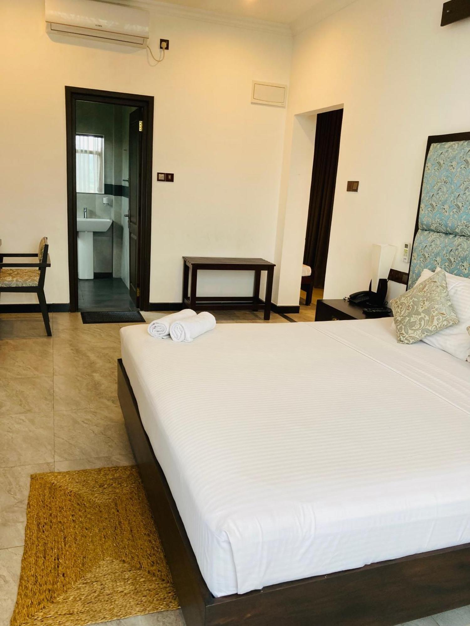 Riverbank Resort Gampola Exterior foto